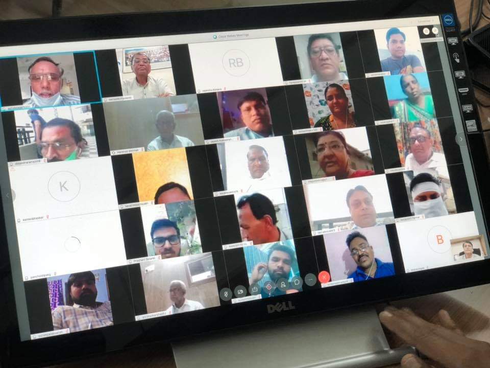 YashRaval317's tweet image. આજે ધારાસભ્ય શ્રી @IJAGDISHPATEL વિધાનસભાના અનૂસુચીત જાતી મોરચો,બક્ષીપંચ મોરચાના હોદ્દેદારો તથા કાર્યકર્તાઓ સાથે  કોરોના મહામારી અંતર્ગત કરેલ કામગીરી સંદર્ભે વાતચીત કરી અને આરોગ્ય સેતુ એપ થી માહિતગાર કર્યા. જેમાં  પશ્ચિમ ના સાંસદ @drkiritpsolankiએ માર્ગદર્શન આપ્યુ. 
#AarogyaSetu