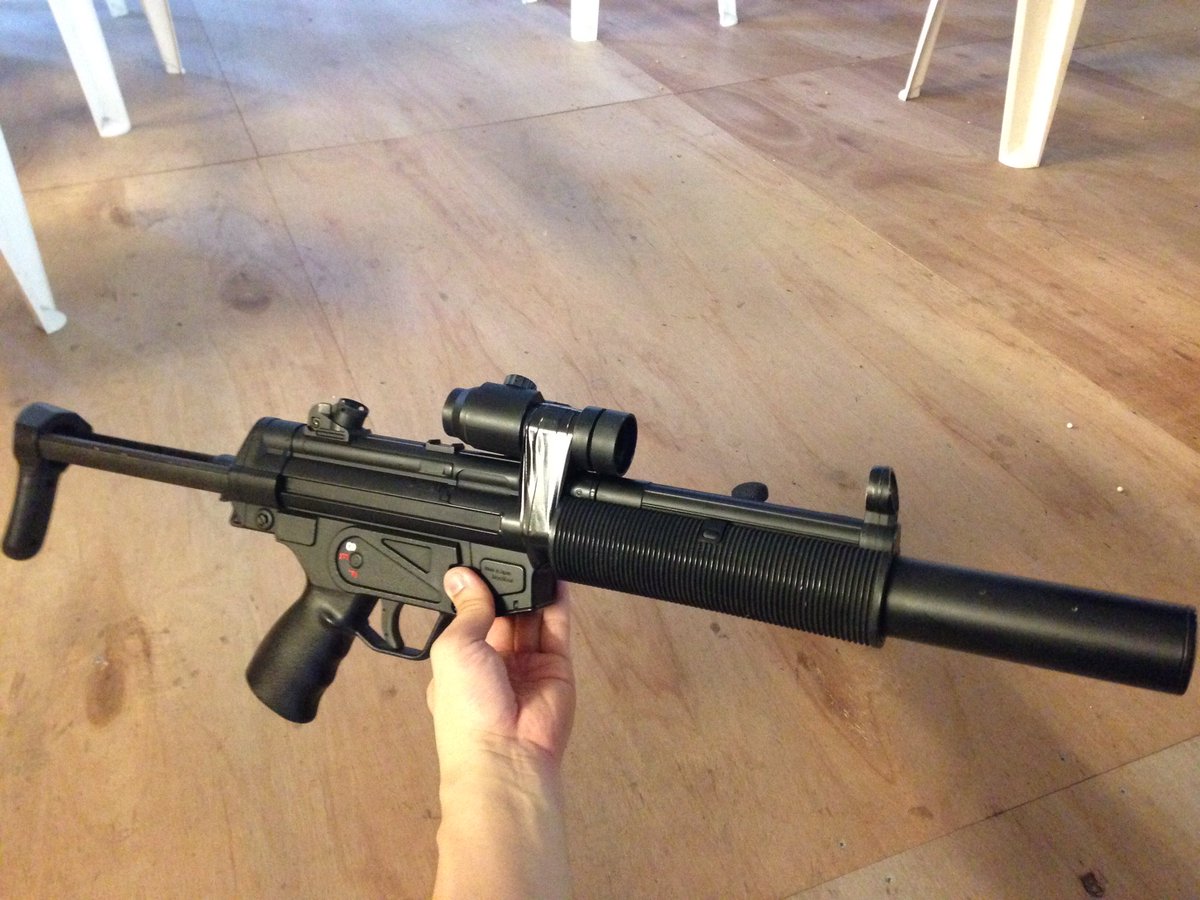 タガート Sas仕様 ダクトテープ万能説 笑 ディスカバリーチャンネルの 怪しい伝説 シリーズで確か車を吊るし上げてましたね