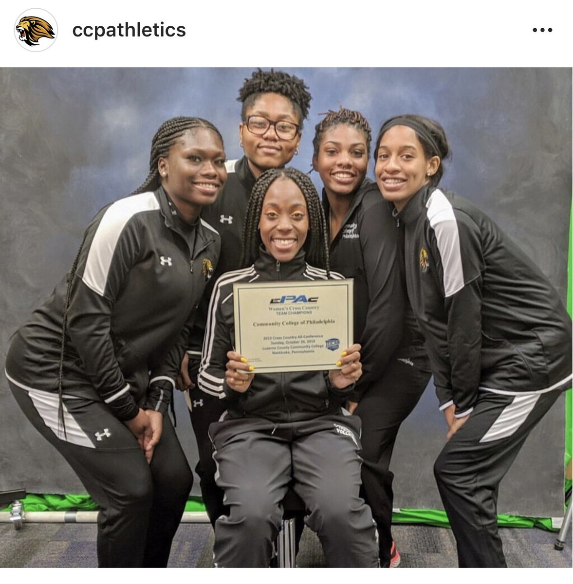 CCPedu's tweet photo. Hey #CCPLions 🦁Celebrate #movementmonday by signing up for the #socialdistancechallenge here: https://t.co/goa9mrEu3H 🏃♀️🚶♂️🏃♂️👩🦯 The winner will get a snazzy CCP track suit!! https://t.co/F9H6oO0gaw