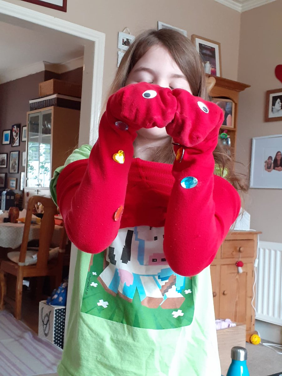 widowedmama78's tweet image. In between checking in with my students and marking work, we&apos;ve been making sock puppets at home school for #technologyweek @WarberryLAP