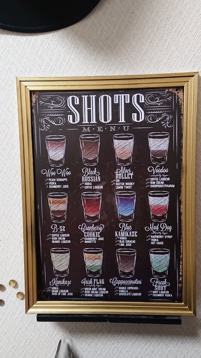 いかだ カメラが壊れた モストロ ラウンジ看板できた あと前におしゃれで買ったブリキ看板飾ったが合うかなと カクテル出してるかはわからないが これから契約書と紋章黒板アート取り組んで帽子も作ります あと棚ボックス買ってグラスと いかだ カメラが壊れた モストロ ラウンジ看板できた あと前におしゃれで買ったブリキ看板飾ったが合うかなと カクテル出してるかはわからないが これから契約書と紋章黒板アート取り組んで帽子も作ります あと棚ボックス買ってグラスと