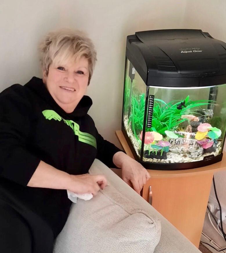 KinningParkComp's tweet photo. Mary is our Director Martin's mum. She currently feels very unapologetic about talking to her fish π. If you know anyone that needs #dogwalking services πhttps://t.co/EFX5Xa8efm #NationalPetMonth #StaySafeBeSound #PetCare #fishpet https://t.co/IlPwH4IKky