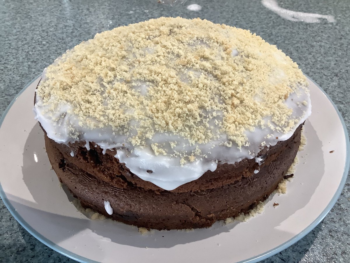 SSHSscience's tweet photo. @Ststephenshs @sshsparents A couple of efforts from Science (well family members 😋). Strawberry flavour sponge and chocolate fudge topped with shortbread https://t.co/lEXFhE1Ta0