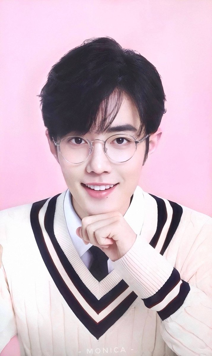 Omg high school senior xiaozhan i never have a crush on anyone in school for my past 17 and a half years of living but if he was my classmate? Or senior? bRUH I WILL SEND HIM LETTERS EVERYDAY