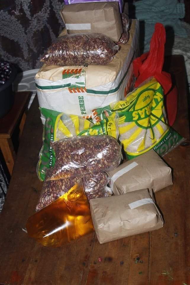 TheManga_Me's tweet image. Wale wasanii wa &quot;sisi ndo kusema&quot; na madem wa &quot;he&apos;s not my type&quot; bado tunangoja mchango. #StevoSimpleBoy does his duty. Kioo cha Jamii