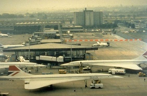 paisleyorguk's tweet photo. Paisley History. 3 Concordes in Paisley | Paisley Scotland https://t.co/LlbEjva1c4 https://t.co/4Pp7KbfoOx