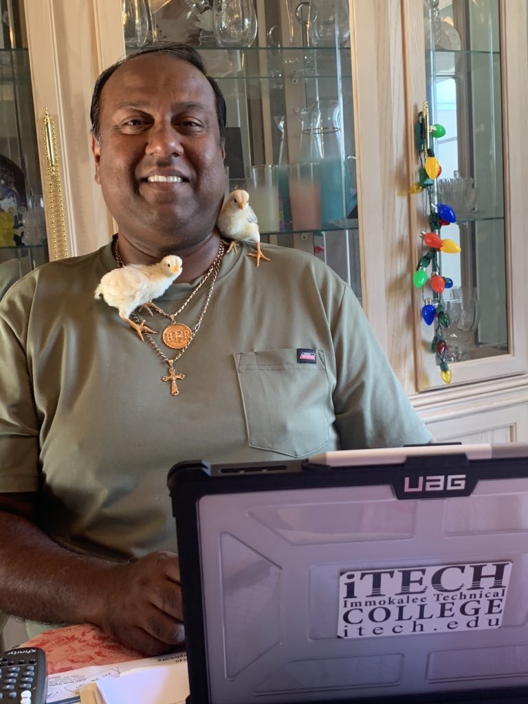 iTech_Auto's tweet image. Getting a little help with Canvas from my PEEPS!! @iTECH_College @collierschools #CCPSProud