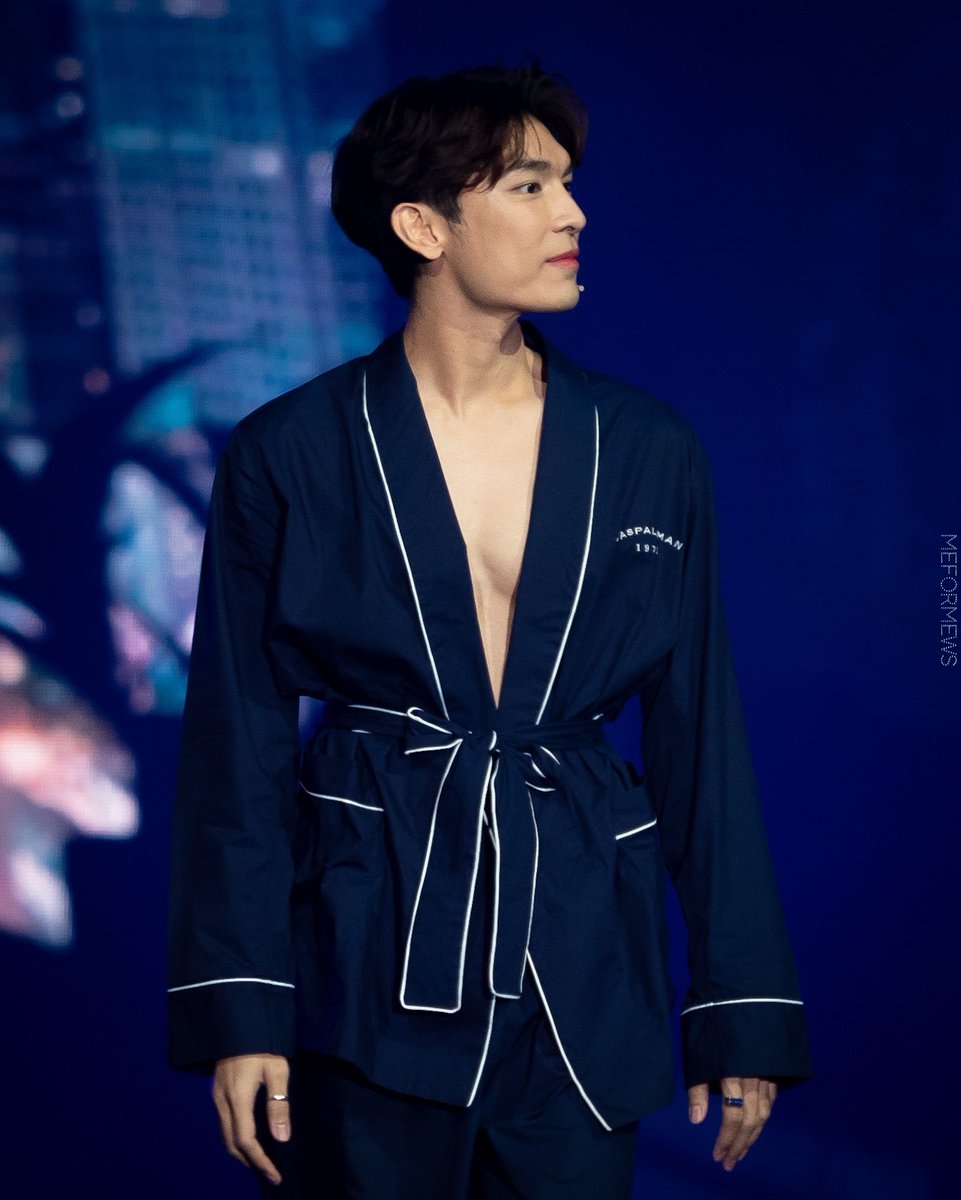  A thread of Mew is a tease  #MewSuppasit  #mewlions