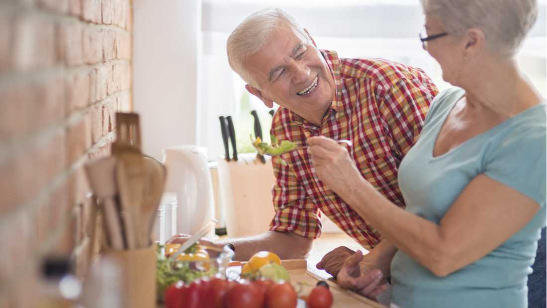 What's the difference between #organic and #natural foods? How can seniors eat right on a budget? seniorlifeadvisor.com/explain-like-6…