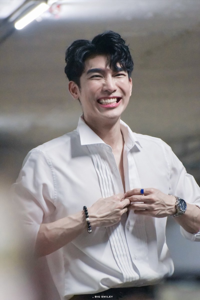  A thread of Mew is a tease  #MewSuppasit  #mewlions