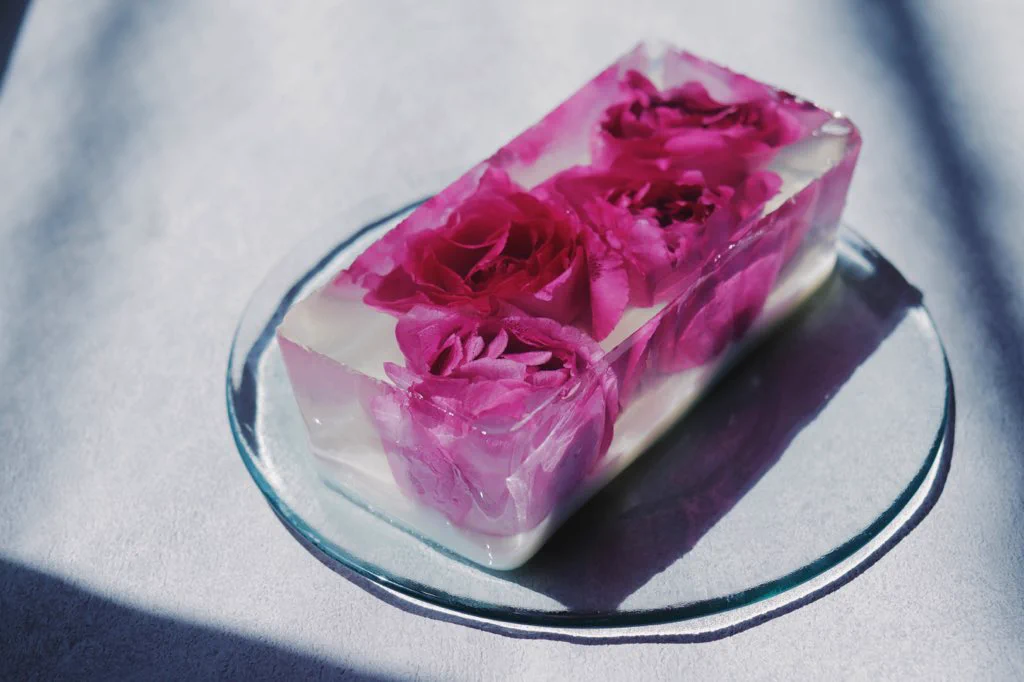 見た目の異常な美しさ！食べられるお花のゼリーケーキ‼