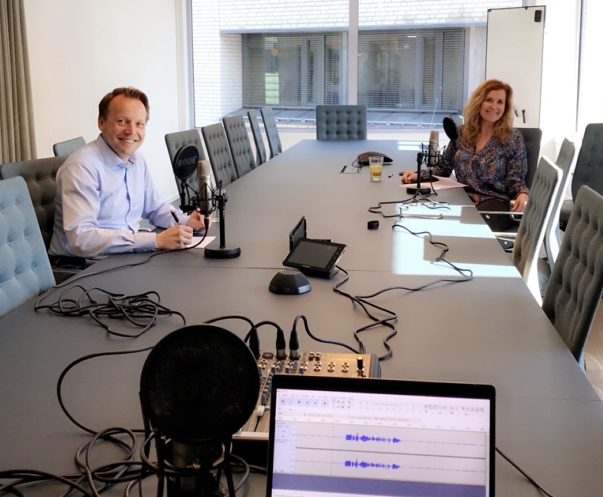 På trygg avstand fra hverandre diskuterer vi koronavirus og vaksiner, og antibiotikaresistens midt i det hele! Ny episode av #legemiddelpodden ute nå:) Hør den på Spotify, iTunes eller Soundcloud #WorldImmunizationWeek2020 bit.ly/3aKUKbU 
<a href="/IngeJohansen/">Inge Johansen</a> <a href="/Bekkemellem/">Karita Bekkemellem</a>.