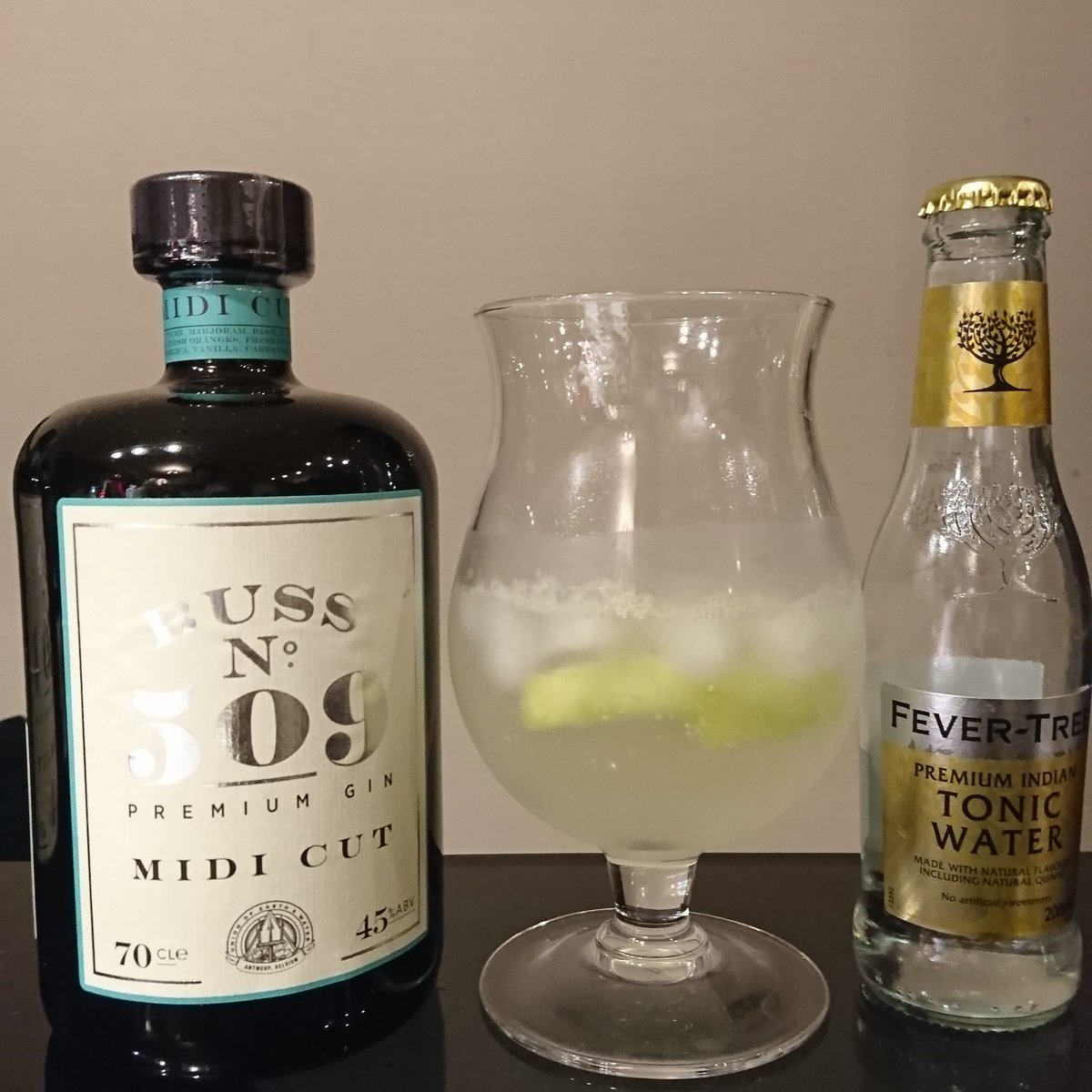 TokusenL's tweet photo. Melon Midi Cut Tonic
BUSS №509 Midi Cutとクラウンメロンとトニック。
爽やかな時間。
#おうちでジン #おうちで過��そう #stayhome
#BUSSNO509 #BUSS509 #ジントニック 
#クラウンメロン #メロン  #fevertree #tokusenjapan #フルーツ
#地中海 #静岡 https://t.co/imnbV38xWn