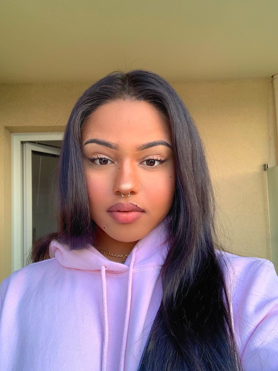 claraacharlotte's tweet image. Oh ma chérie ta fleur d’amour 🌺