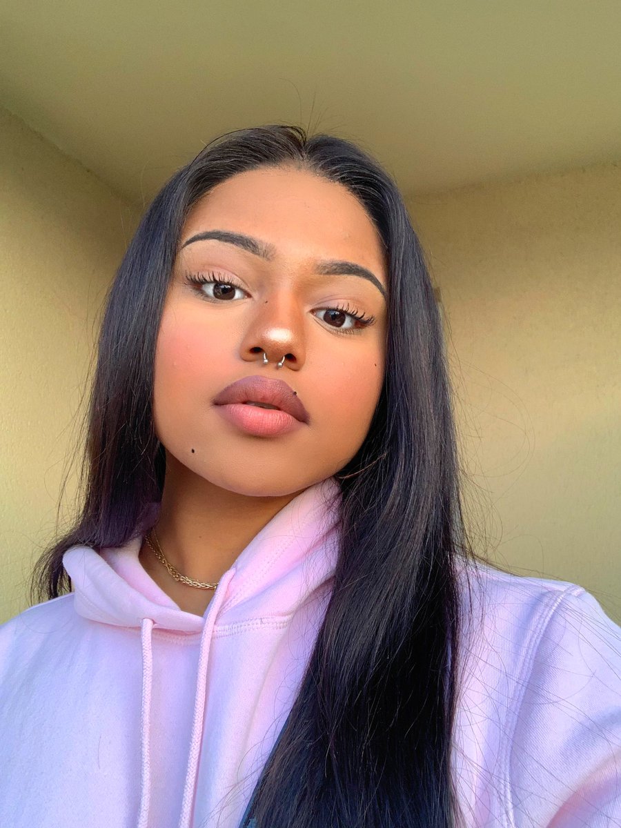 claraacharlotte's tweet image. Oh ma chérie ta fleur d’amour 🌺