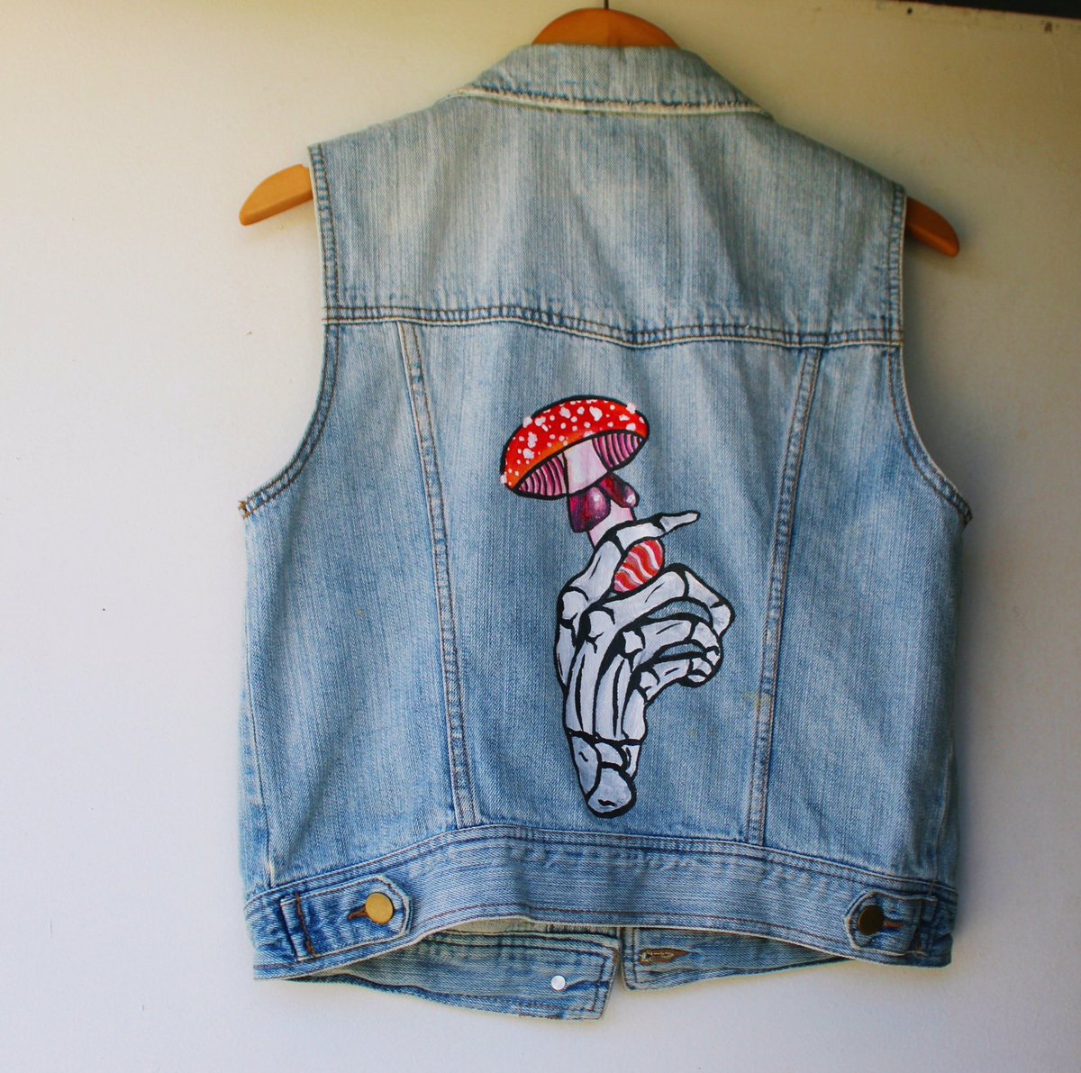 SierraRSons's tweet photo. 🍄💀🌹
‘til death, we do art 
https://t.co/OOAMaPKLGu https://t.co/zzwphRkw58