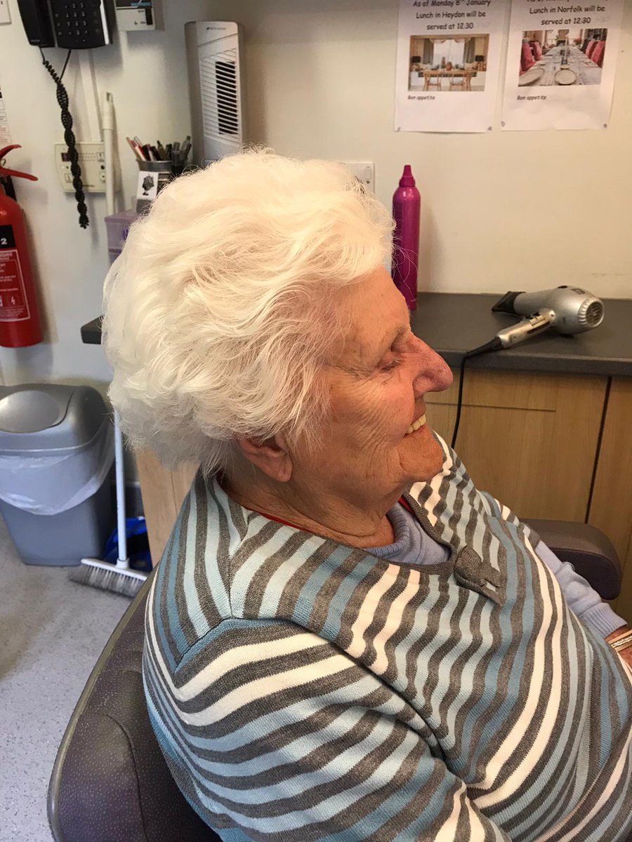 thermbi's tweet image. Many thanks to staff member Naomi at Shannon Court in #Surrey for making sure our residents continue to look glamorous. 💇‍♀️