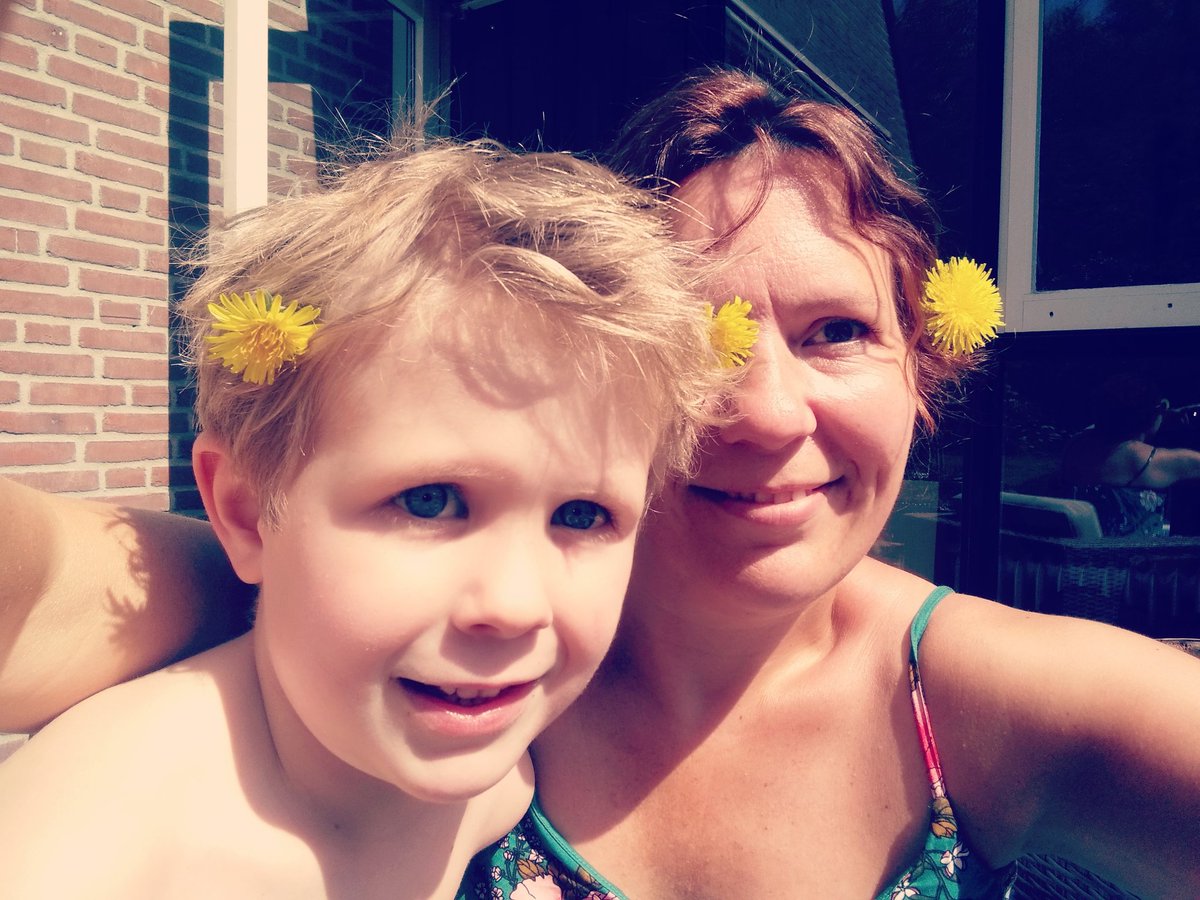 Een bloemetje voor de koning op deze bijzondere (saaie) Koningsdag 👑🏵️ #koningsdag2020 #Woningsdag #StayAtHome