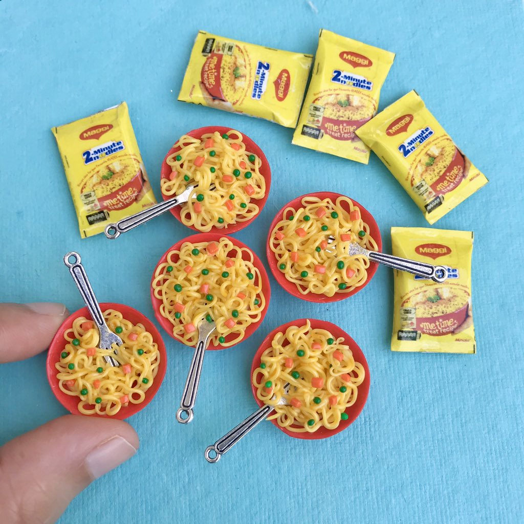 kirtibasal's tweet photo. Who says Maggi can be cooked in 2 mins😛 Mine took 5 hours😉
Miniature maggi made using Clay🍝
#KirtisMiniatures #miniature #food #miniaturefood #miniatureart #dollhousefood #fridgemagnets #HelloMiniverse https://t.co/dhpBXgup0s