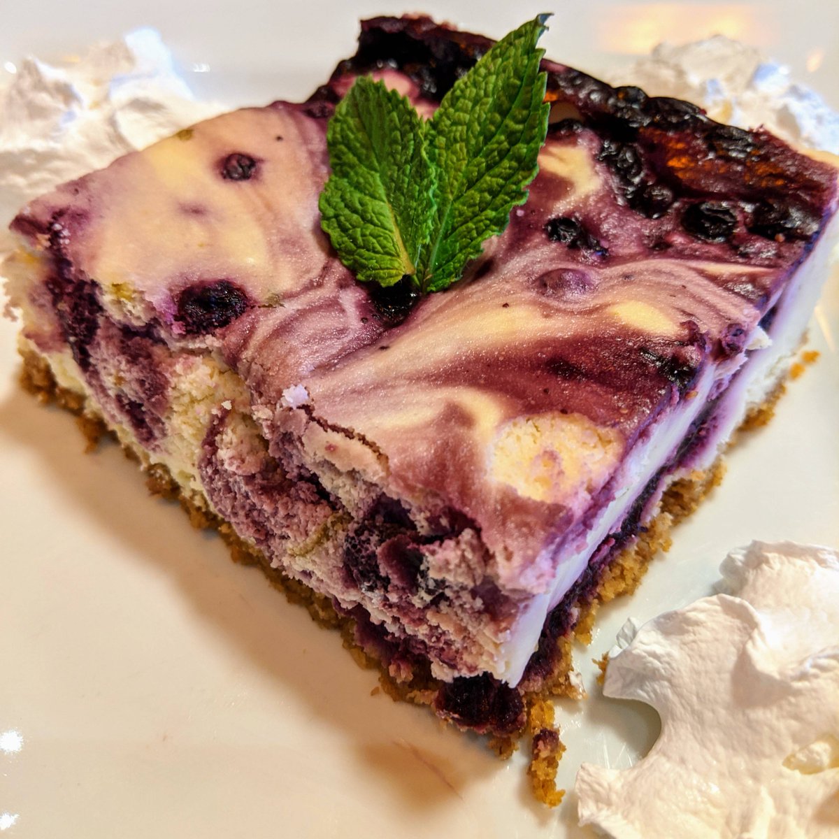 PlayersBarGril's tweet photo. Weekly specials are back! Come celebrate Summer with us and enjoy our house made crab cakes, seared salmon w/ tropical buerre blanc, and blueberry key lime bars. Call us at 701-483-1733 to get yours today! https://t.co/bNakKIASWU