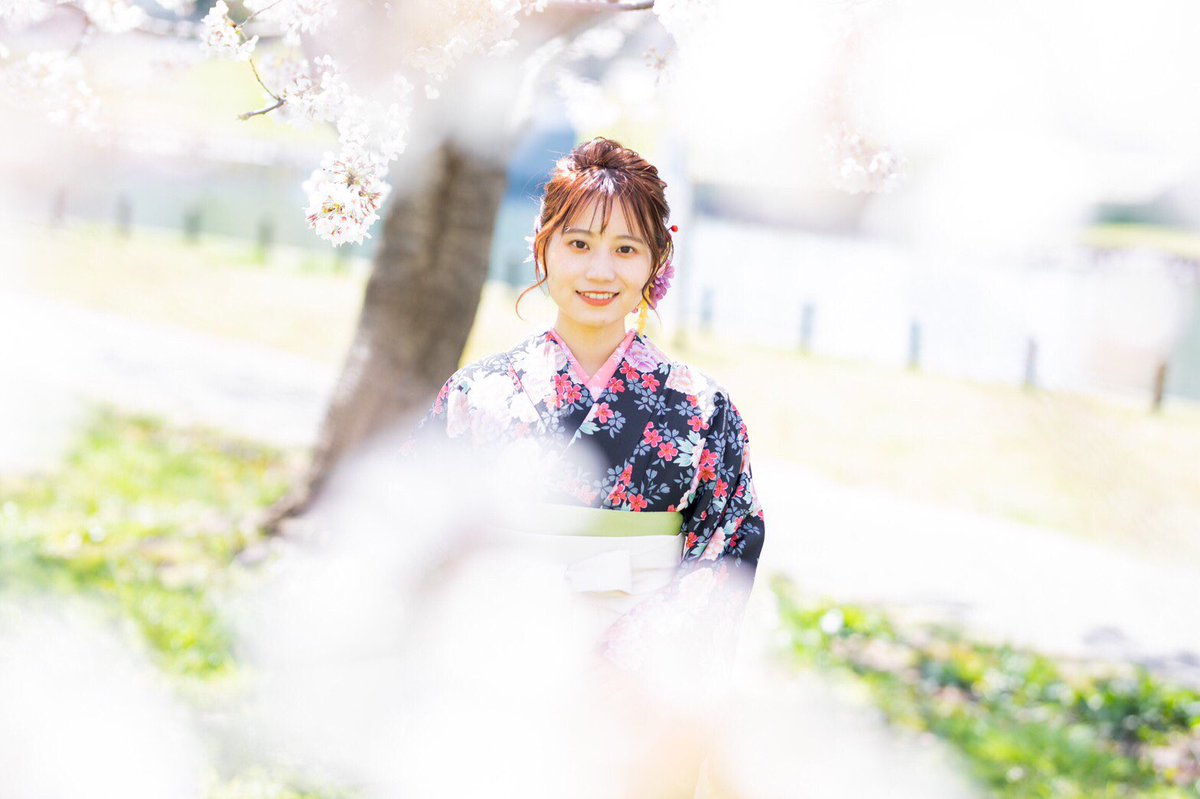 mjc35th_03's tweet photo. お久しぶりです！
私事ですが3月に実践女子大学を卒業しました🎓🌸
卒業式は中止になってしまいましたが、袴を着る機会を与えて貰い、記念に撮ることが出来ました！
ミスコン、サークル、バイト、撮影会、メディア活動、キャンパスラボと充実した4年間でした！ありがとうございました🧡
#実践女子大学 https://t.co/8rezKPQRxQ