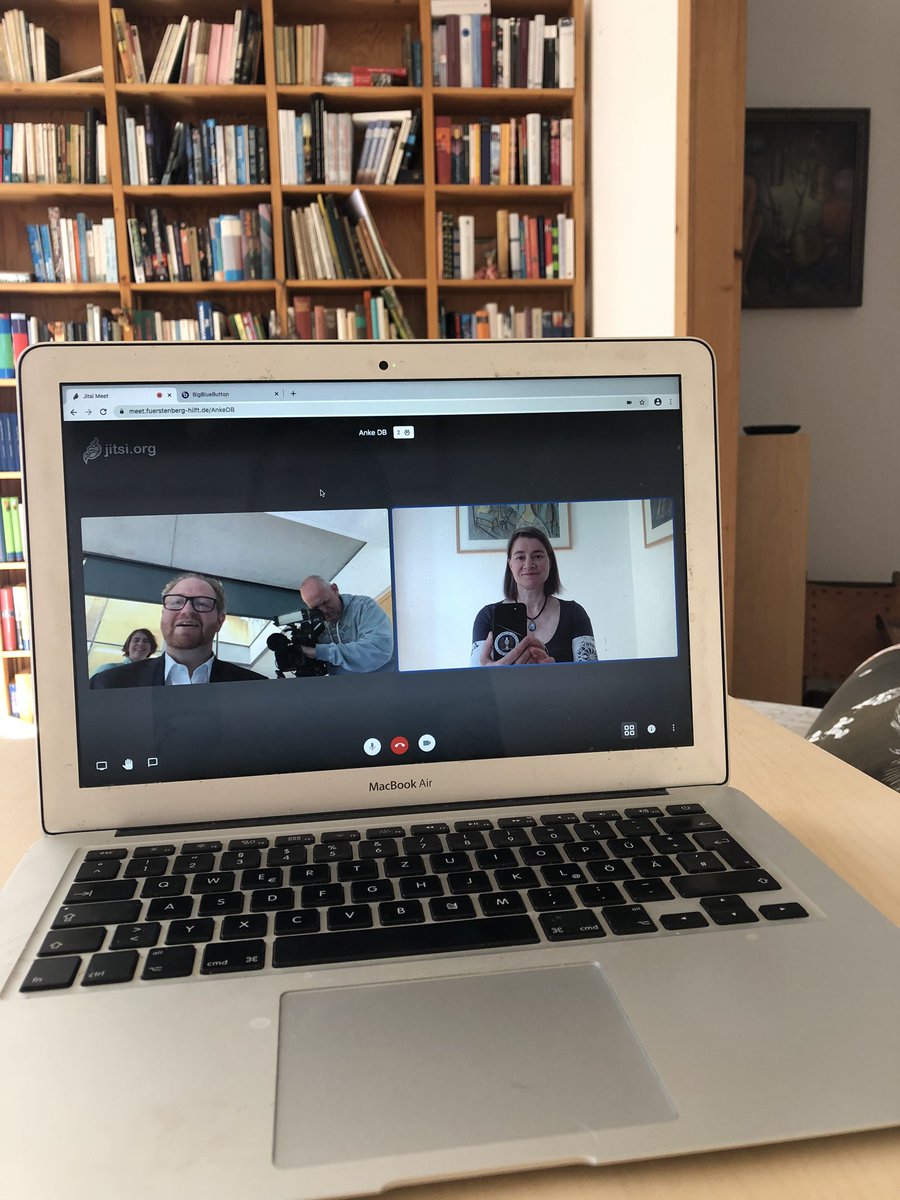 anked's tweet photo. Interviews in Corona Zeiten: Aufnahme über #Jitsi Videokonferenz im Wohnzimmer (gehostet im eigenen Keller), eingespielt im Studio auf das iPad des @tagesschau Journalisten @ChrFeld, angeguckt zB von @tomuch321 auf dem Tablet in der Küche. Thema: #CoronaApp 
#ilike #COVID19de https://t.co/YS0cW37veF