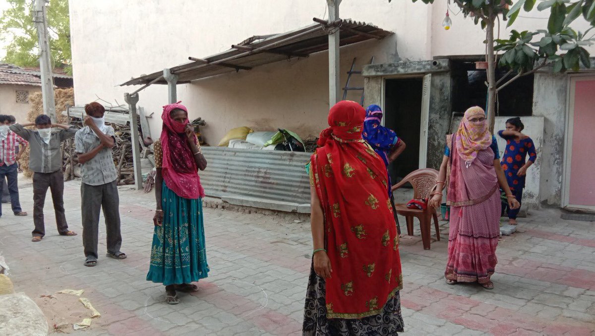ActionAidIndia's tweet photo. Amid the #COVID crises, daily wagers &amp; their families are finding it difficult to cope with no income. We provided ration kits to 1200 most vulnerable families in Sanand in Ahmedabad, Gujarat, incl. single women &amp; families from nomadic &amp; denotified tribes in order to support them https://t.co/UIerhlHhLI