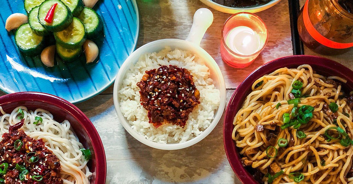 Ready to test your kitchen skills? Supporting local restaurants is one of the best things we can do right now &amp; many are selling chef-made meal kits you can buy + cook at home. You can find some here, or check the social media pages of your local favorites buff.ly/351rjB2