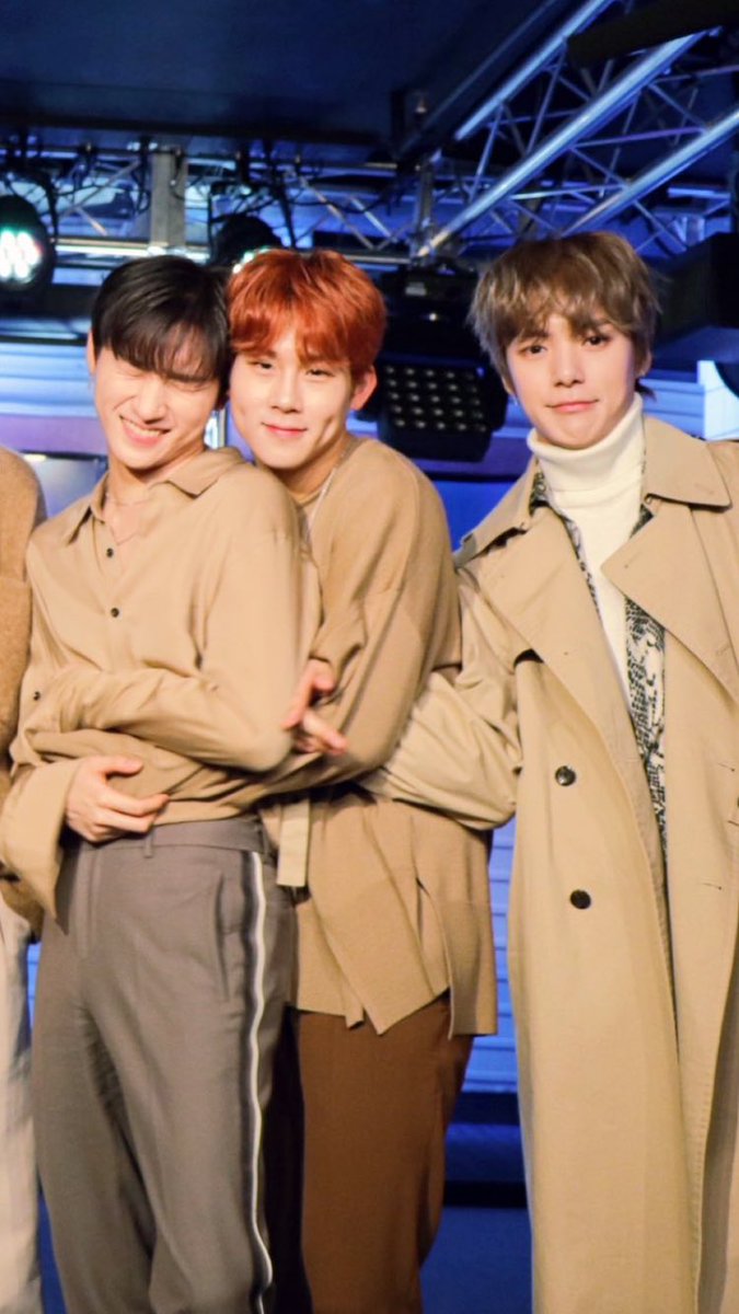 i love family pictures @OfficialMonstaX