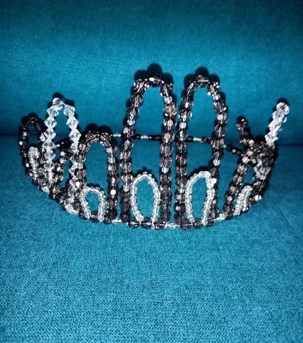 HlahlaFaku's tweet photo. #crystalbeadedcrown 👑
#creativeweirdo
#beadwork https://t.co/0Mp5UnPpFz