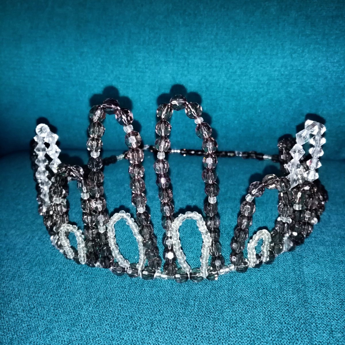 HlahlaFaku's tweet photo. #crystalbeadedcrown 👑
#creativeweirdo
#beadwork https://t.co/0Mp5UnPpFz