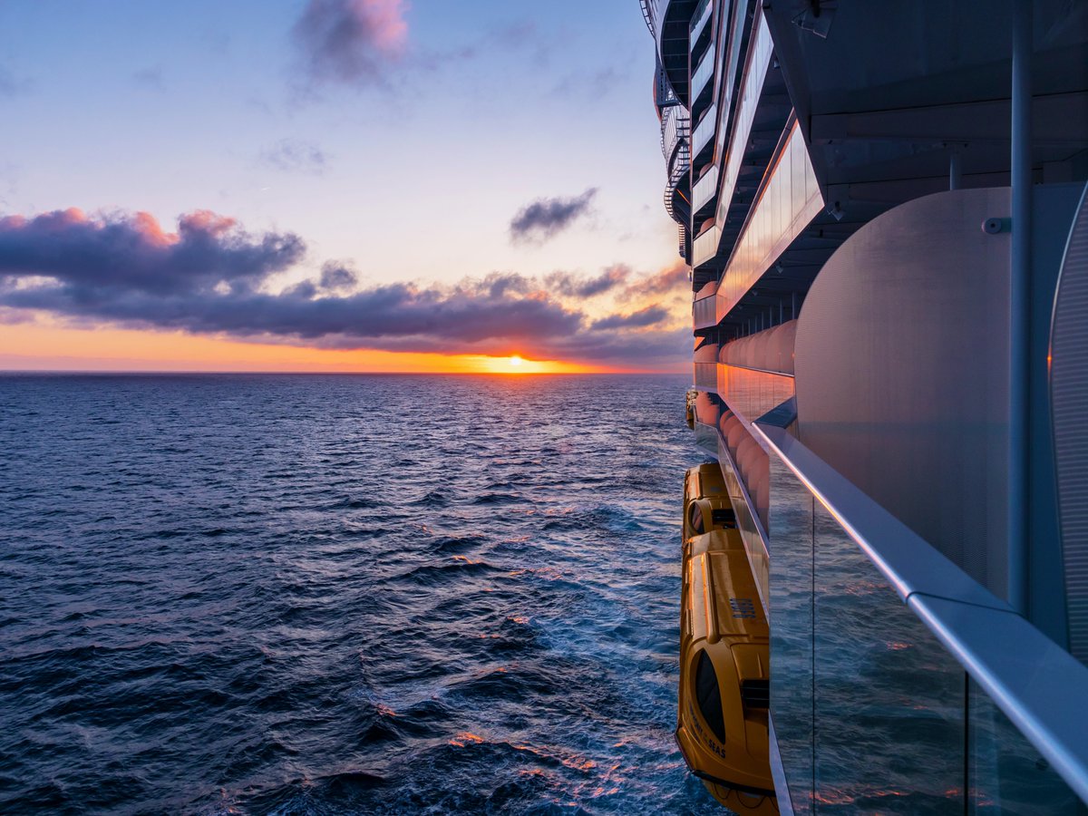 RoyalDE's tweet photo. Wir möchten positive Eindrücke mit euch teilen, denn auch wenn manche Tage unendlich lang erscheinen, sind wir jeden Mal ein bisschen näher dran, einen neuen Sonnenaufgang gemeinsam zu erleben.🌅 https://t.co/Srqgy02st1