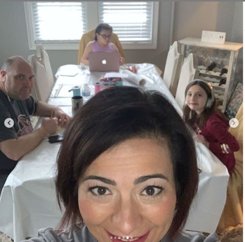 LenoxSchoolPL's tweet photo. Loving these family selfies! ❤️💙💚🖤 Keep them coming Cardinals! #LenoxLearns #PomptonPride #LenoxHouseSystem #VirtualSpiritWeek https://t.co/1WeEf9Hjuz