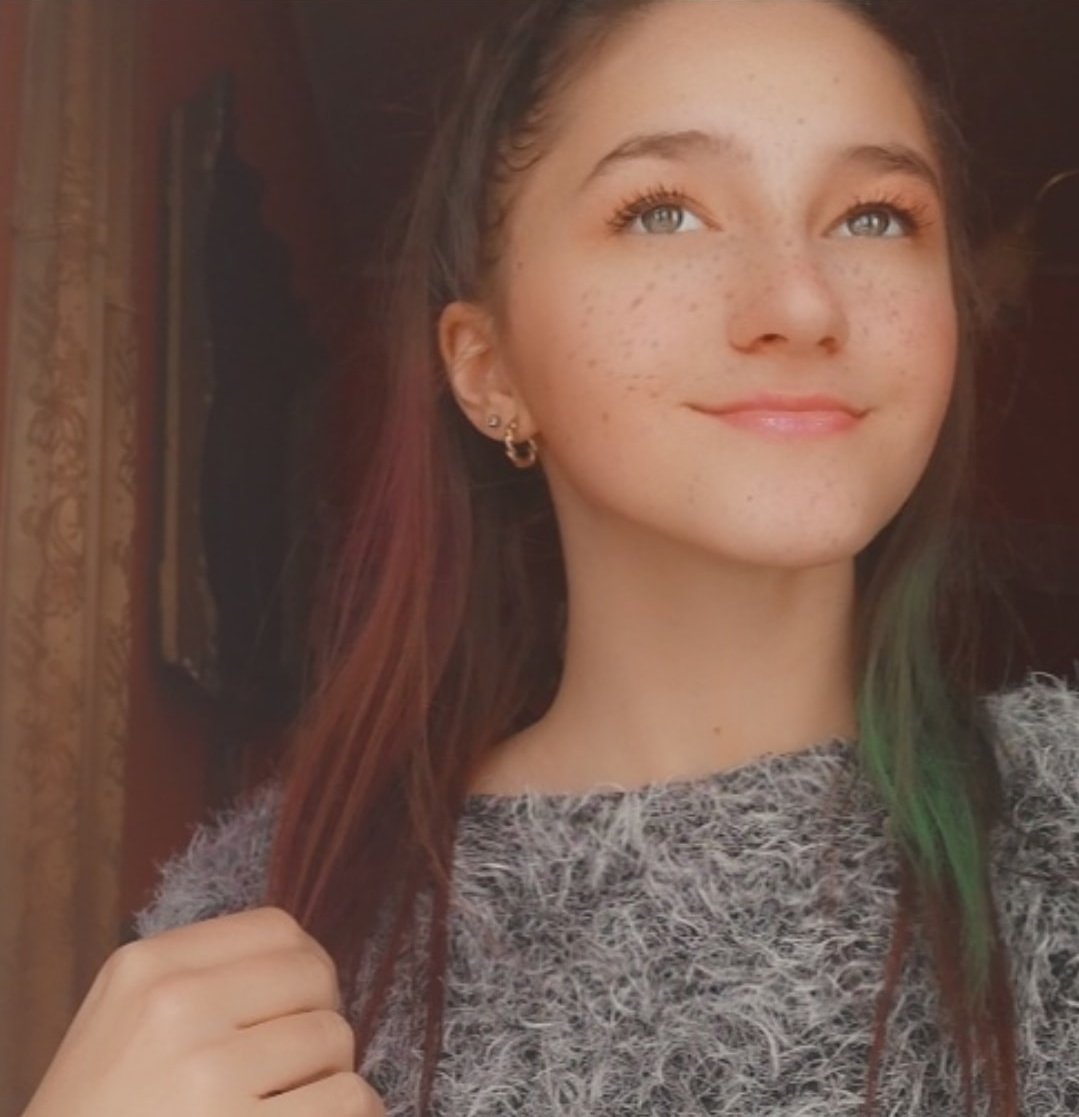 osszetort's tweet image. Green and Red hair
Zöld és Piros haj
#easyphoto