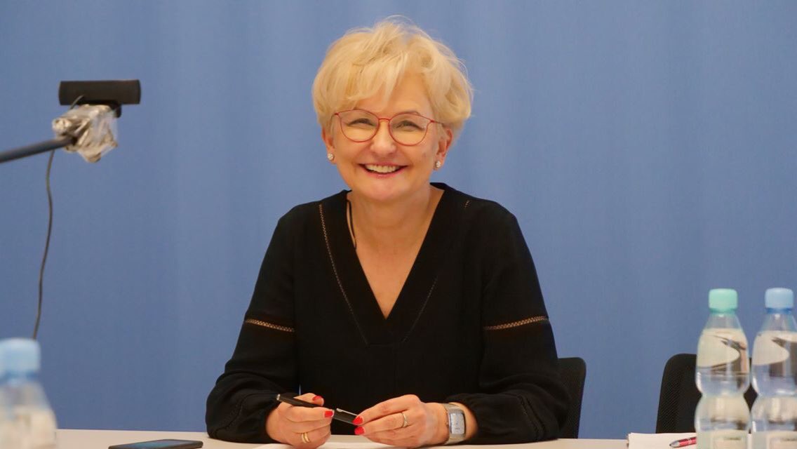 Wiceminister <a href="/IwonaMichalek/">Iwona M</a> wzięła dziś udział w wideokonferencji z przedstawicielami Ośrodków Wsparcia Ekonomii Społecznej. Rozmowy dotyczyły wsparcia dla podmiotów #EkonomiaSpołeczna z #TarczaAntykryzysowa.