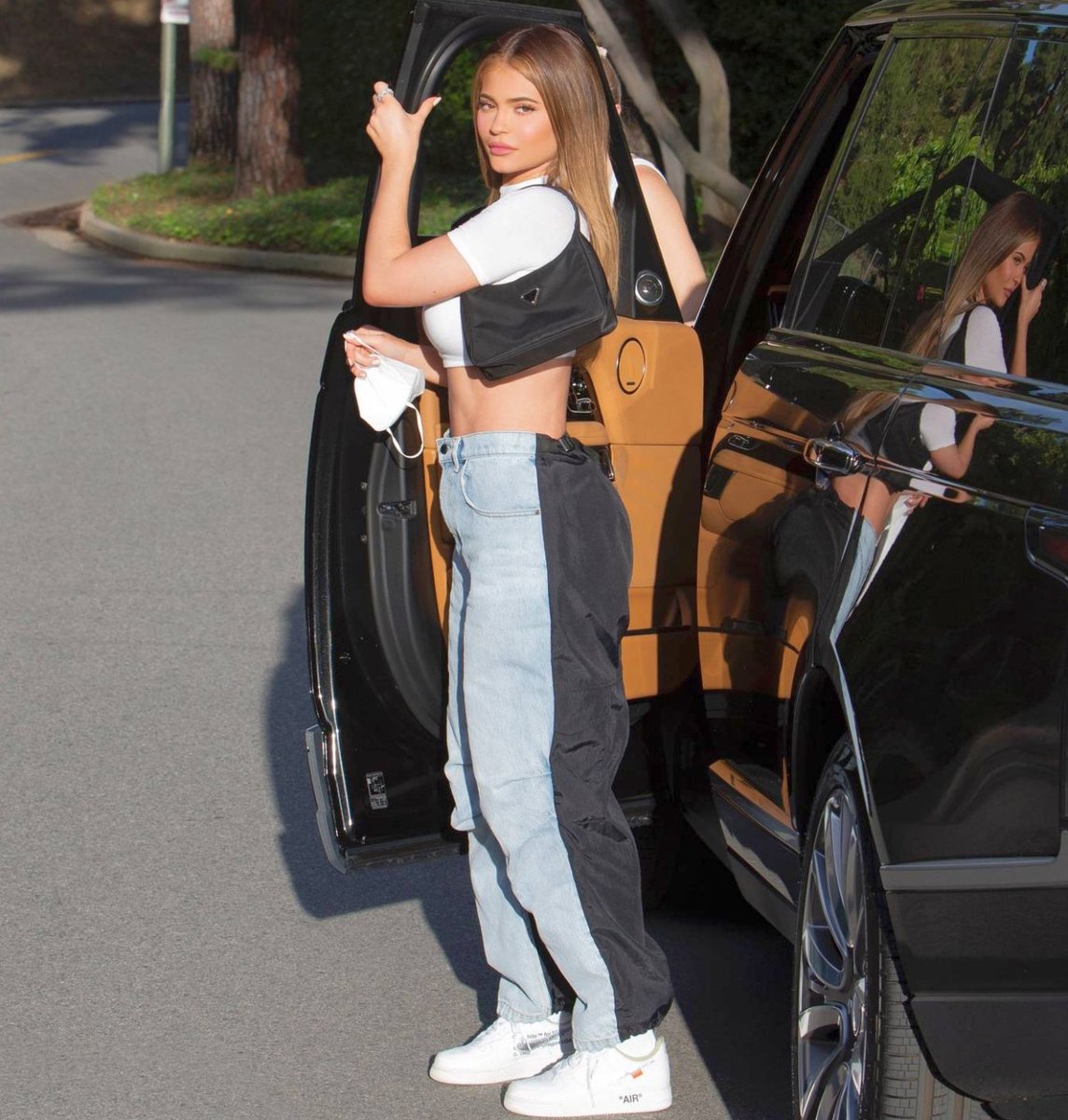 Fremskynde Produkt Sædvanlig Denimology on X: "Kylie Jenner in Alexander Wang Mix Media Jeans -  https://t.co/R09Hl1orqF @kyliejenner spotted out in #losangeles wearing  @alexanderwang #jeans #hirisejeans @nike #sneakers #croppedtop  #celebritylook in #denim https://t.co/msLBk99lIi" / X