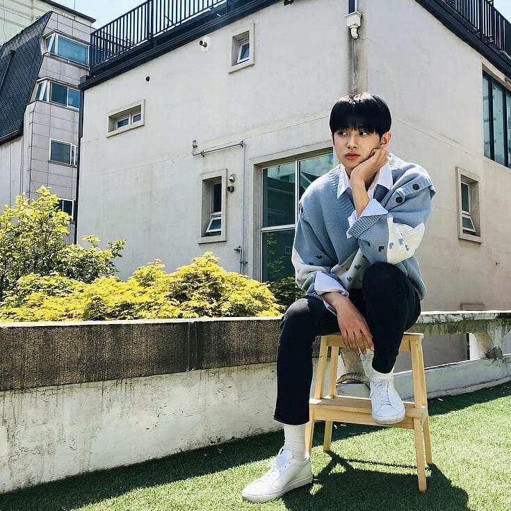 minkyudal's tweet photo. 🍓 생일 서포트 인증 🎂
🧚‍♂️ 인증요정 민규야 고마워 ♥️

민규가 민규달🌙에서 생일 서포트로 들어간 운동화를 신어줬어요.
🌹🌷🌺🌼🌱민규야 꽃길만 걸어🌷🌼🌻🌺🌹

#김민규 #민규 #KIMMINKYU #MINKYU 
@minkyu_0312 https://t.co/ubuLamDyf4