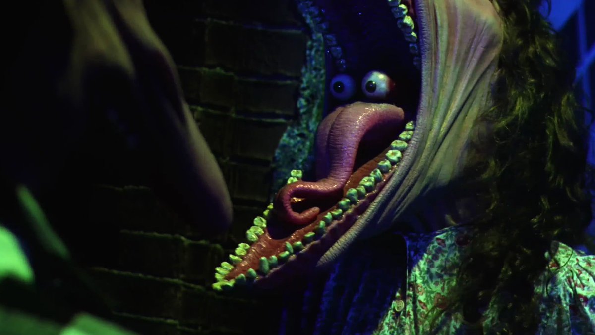 HorrorFlickss's tweet photo. Beetlejuice (1988) https://t.co/UoXAi4gMu0