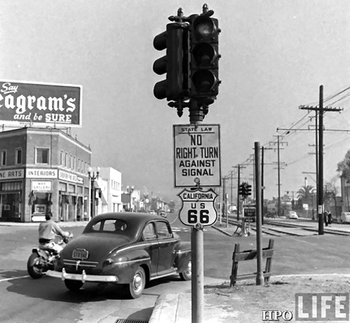 HP_Oliver's tweet photo. #LifeOnTheStrip: This view E on Santa Monica at Doheny made LIFE magazine. Or maybe they were shooting the Seagram's billboard. (1948) [Image WAPA &amp; HPO]
>>CLICK PHOTO FOR COMPLETE IMAGE<< https://t.co/rbvybwFqWL