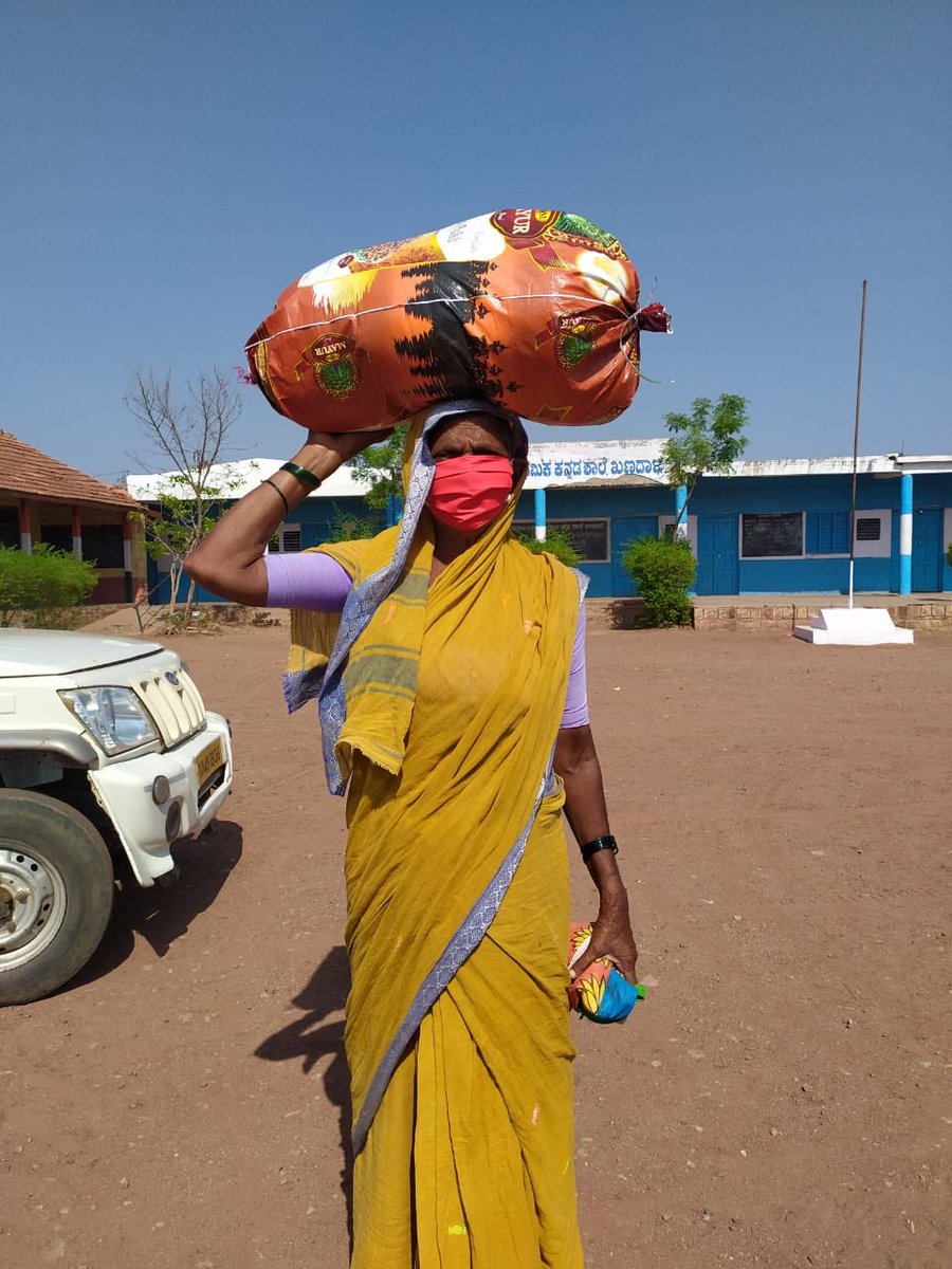 ActionAidIndia's tweet photo. As we fight #COVID,given the necessary lockdown, informal workers have lost their sources of income.
W/support from @GiveIndia &amp; @Helo_IN, we reached out w/ration &amp; sanitation kits to 1814 families dependent on informal economy in Belagavi &amp; Mysore, Karnataka
#MainBhiCOVIDWarrior https://t.co/jaCTVMA04Z
