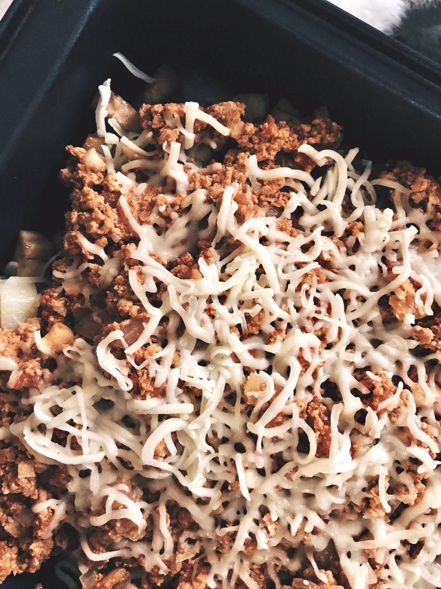 RayiaBanjar's tweet photo. #Cookingastherapy | Salad and Semi-Moussaka: an eggplant and potato-based dish including ground meat. https://t.co/Mmm1R7Luhu