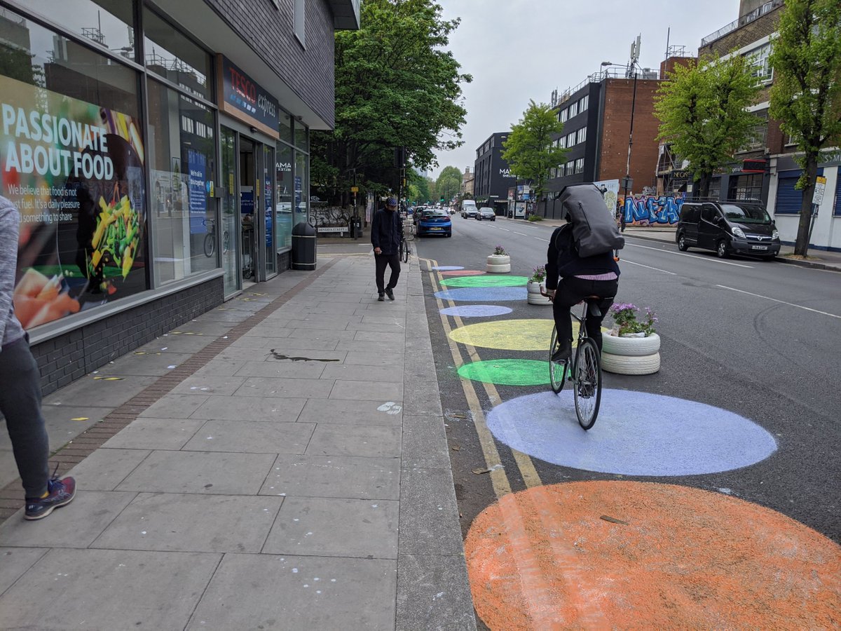 Tact_Urbanistas's tweet photo. We created this group after seeing #people struggling to keep #distance safely

Our intervention outside Tesco on #Hackney Rd creates more space for people, less stress for shop staff &amp; is placed after loading bay

Please help us formalise it @TowerHamletsNow

#StreetsforPeople https://t.co/8BPVwFJ19V