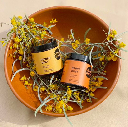 moonjuiceshop's tweet photo. TOP DUST FOR TODAY//⁣
Power and Spirit Dust both work to support a healthy immune system, provide calm energy, and brighten mood. ⁣ https://t.co/6a8PXFVlvB