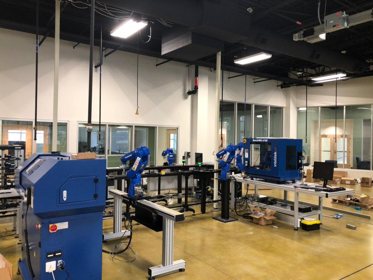 learninglabsinc's tweet image. Some still images of the recent installation at @EdgecombeCC featured in this video: bit.ly/2Y0Ohqu

Click here to learn more about @Intelitek products: lli.com/intelitek

#LearningLabsInc #LLI #EdgecombeCommunityCollege #intellitek #Yaskawa