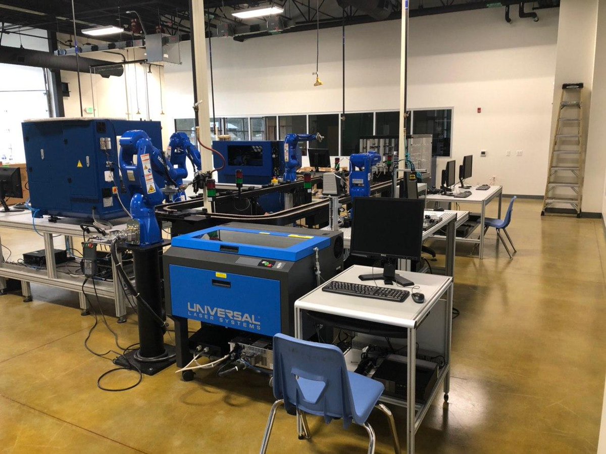 learninglabsinc's tweet image. Some still images of the recent installation at @EdgecombeCC featured in this video: bit.ly/2Y0Ohqu

Click here to learn more about @Intelitek products: lli.com/intelitek

#LearningLabsInc #LLI #EdgecombeCommunityCollege #intellitek #Yaskawa
