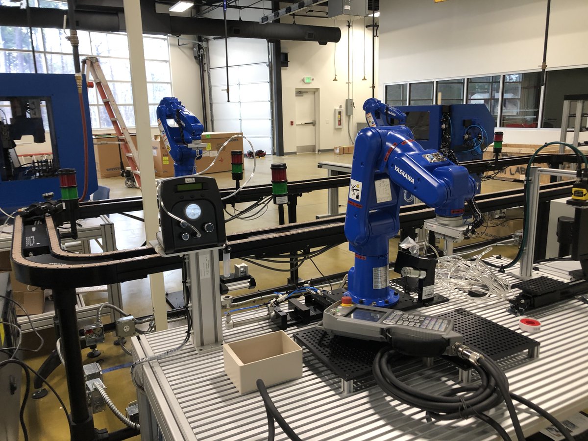 learninglabsinc's tweet image. A few more still images of the recent installation at @EdgecombeCC featured in this video: bit.ly/2Y0Ohqu

Click here to learn more about @Intelitek products: lli.com/intelitek

#LearningLabsInc #LLI #EdgecombeCommunityCollege #intellitek #Yaskawa