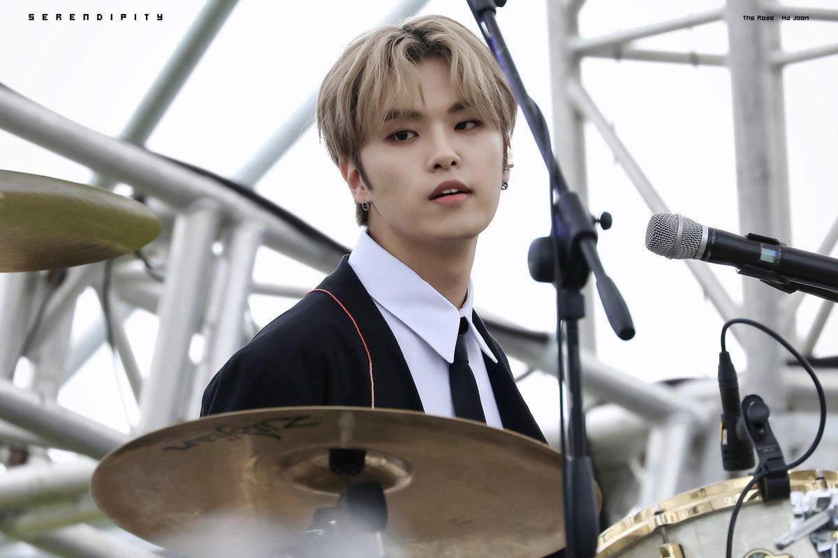 🎊더로즈 데뷔 1000일 축하드립니다 🎊

#더로즈 #therose #이하준 #Hajoon 
#데뷔1000일 #1000days