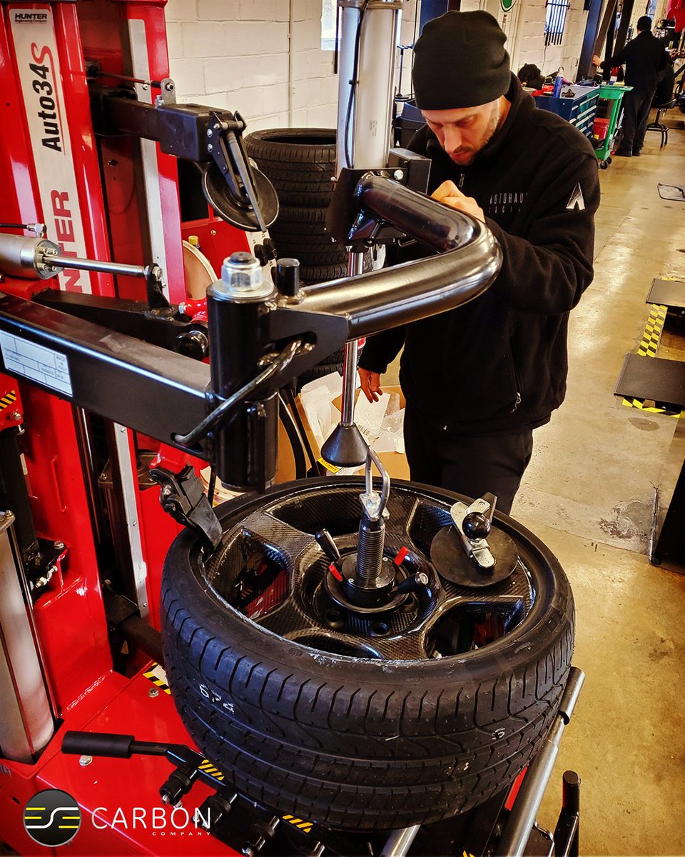 esecarbon's tweet photo. "Handle with Care"
Authorized distributor Autohaus Social safely mounts up some fresh #PZEROs for Nash's 997 Turbo. In this scene, it's all about having the right equipment 😉
#ESECarbon #CarbonFiber #Composites #JECWorld https://t.co/iZ5p3KHrGM