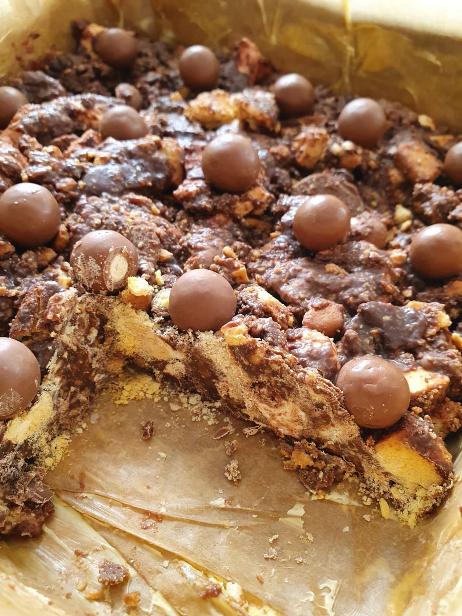 englishatma's tweet photo. He’s only gone and done it again! Mr Gayton has been baking up a storm! This weekend, he made a Rocky Road, complete with Crunchy, Malteasers and Caramel buttons 🍫🤤 he’s considering a different venture after this lockdown.... #bakingthroughlockdown https://t.co/KACtoA3grN