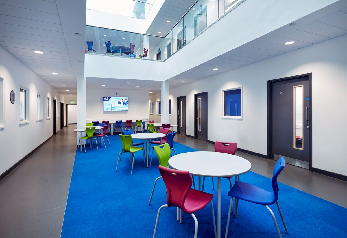 Study spaces needn't be restricted to the classroom, if they are well thought out with the right furniture they can be just as effective. This recent 6th form space is a great example. Let us help you make the most of your space, wherever it may be.#spaceplanning #schoolfurniture